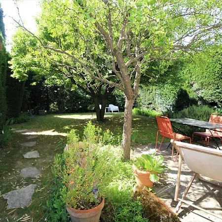 Holiday home Petite Maison Le Jardin *